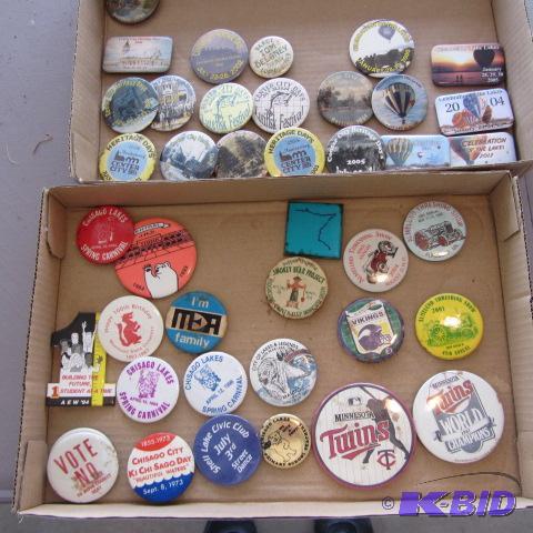 lot 112 image: Souvenir Buttons