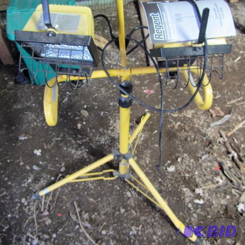 lot 116 image: Halogen Work Light & Stand