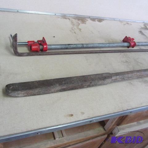 lot 119 image: Pipe Clamp, Pry Bar
