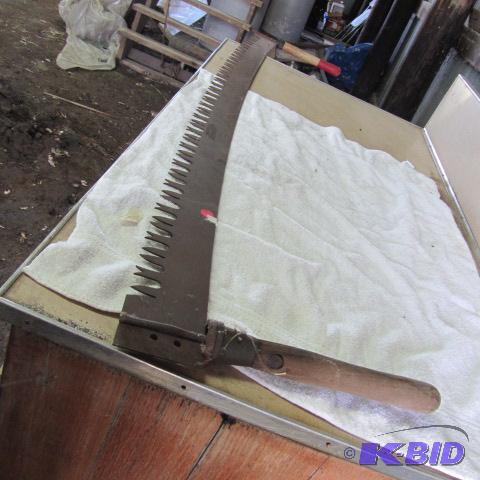 lot 122 image: Vintage Saw