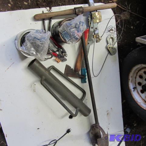 lot 130 image: Fencing Tools & Supplies