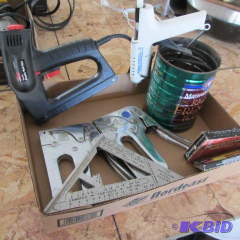 lot 33 image: Electric & Tack Staplers