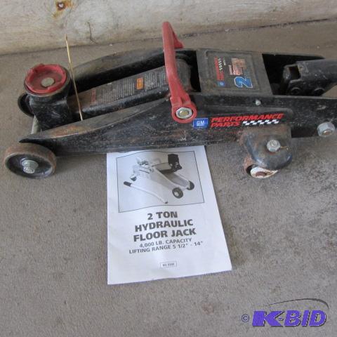 lot 41 image: Mack Floor Jack