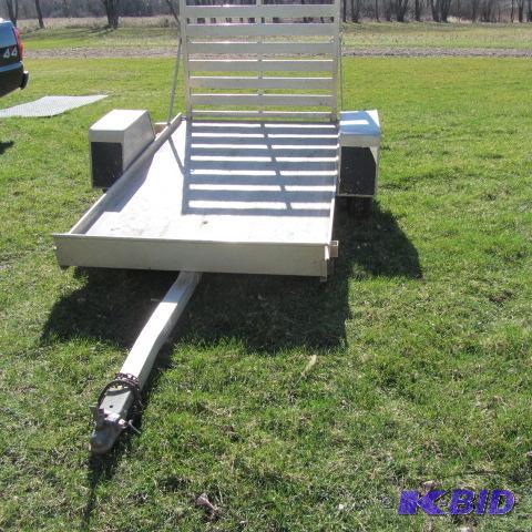 lot 6 image: 2001 Alum Utility Trailer