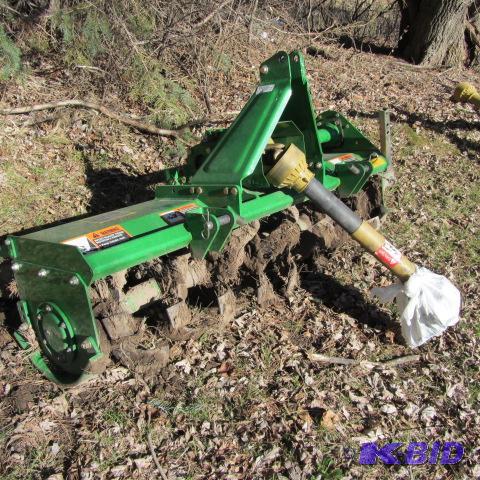 lot 8 image: John Deere 55in Tiller