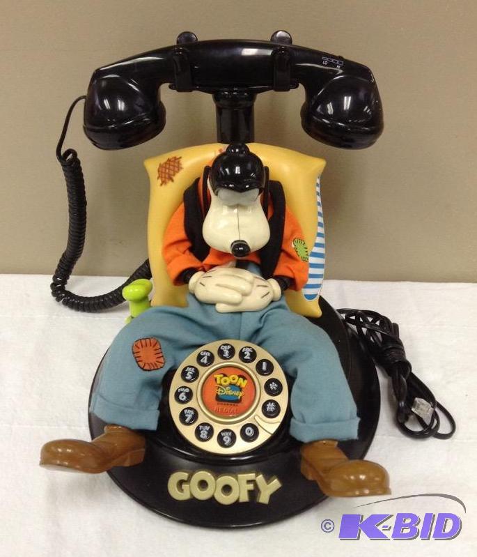 lot 14 image: Vintage Disney Animated Goofy Telephone