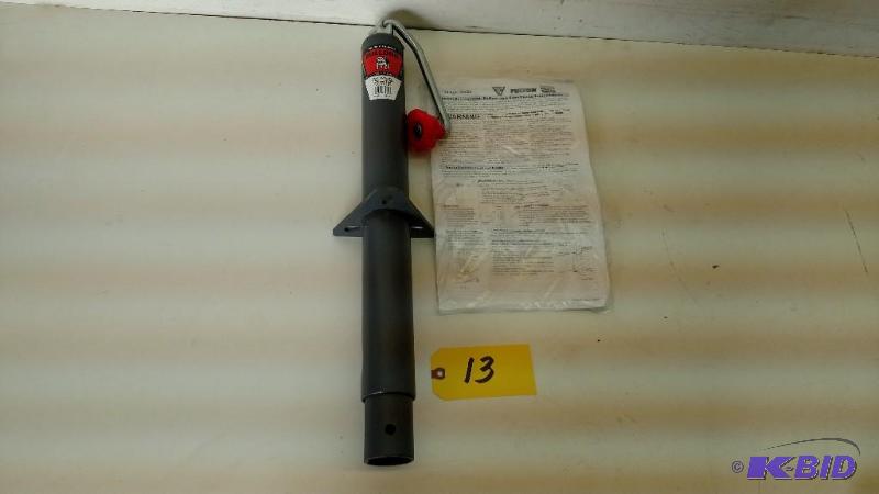 lot 13 image: Bulldog Trailer Jack, New...