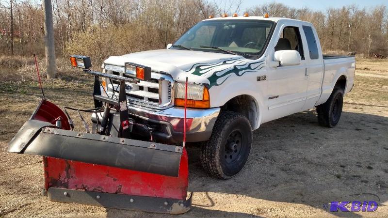 lot 2 image: 1999 Ford F350 Super Duty Plow Truck, 7.3 Pow...