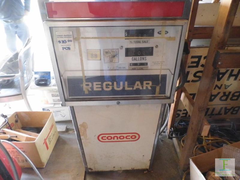 Vintage Conoco Gas Pump