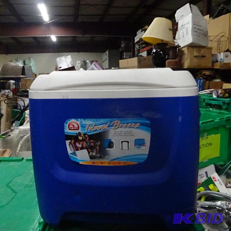 New igloo brand island breeze rolling cooler....