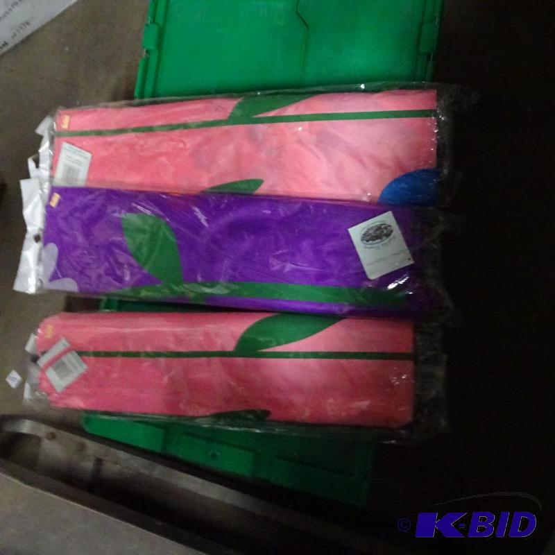 New 3-piece lot of decorative garden flag...
