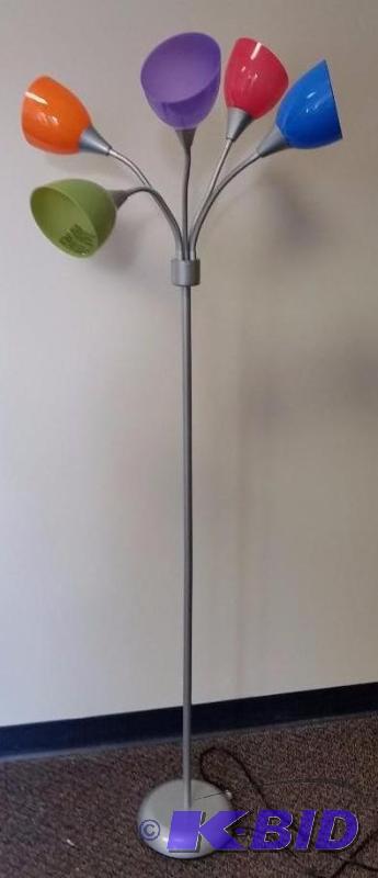 lot 15 image: Hampton Bay5 Light Floor Lamp, Customer return,  Fully Assembled