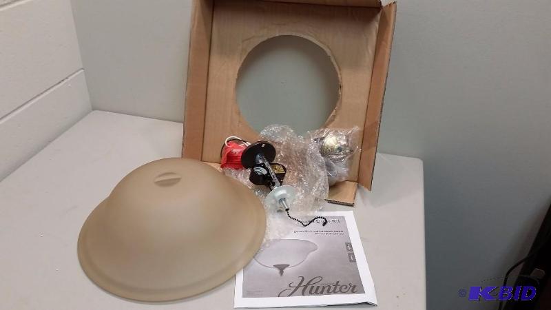 lot 53 image: Hunter ceiling fan light kit, New in Box.  All there.