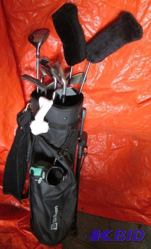 Wilson golf bag with drink holder, towel and ...