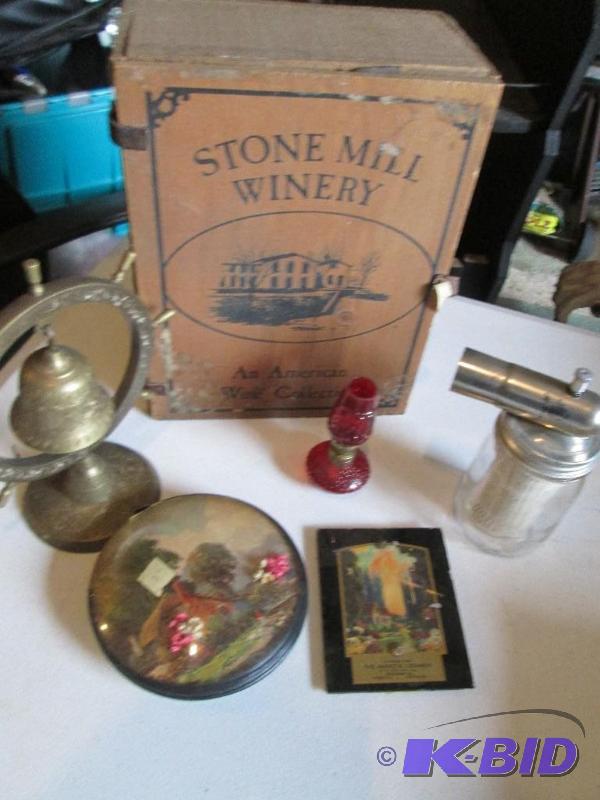 Lot of vintage dcor jar sprayer samll red oil...