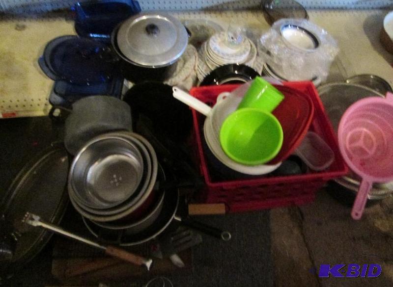Lot of assorted kitchenware, includes blue gl...