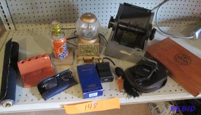 Lot of assorted household items, can lamp Mes...