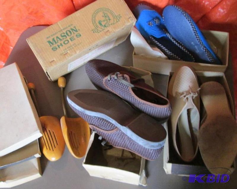 Lot of vintage shoes, some look new...