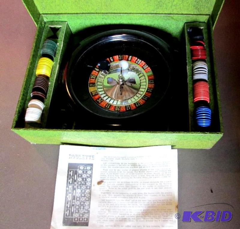 Vintage Roulett board in case...