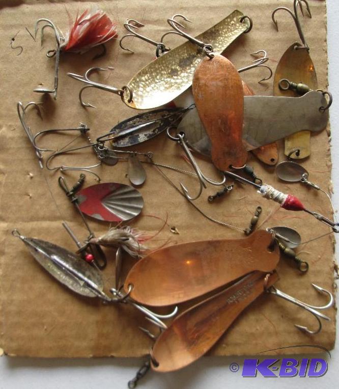 Lot of metal fishing lures...