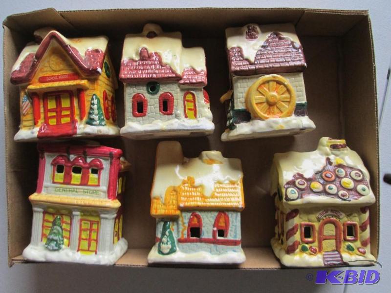 Lot of house candle holders...