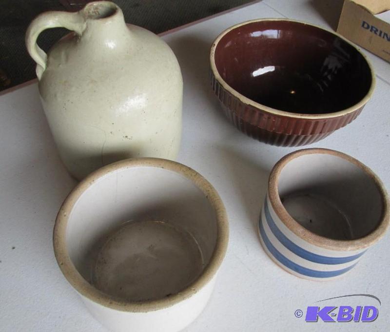 Vintage jug and crocks...