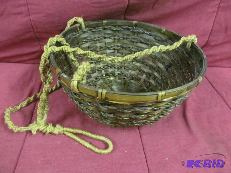 lot 100 image: Planter