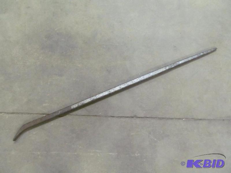 lot 18 image: Pry Bar