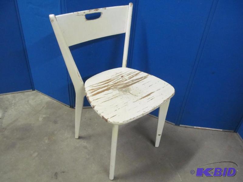 lot 20 image: Chair