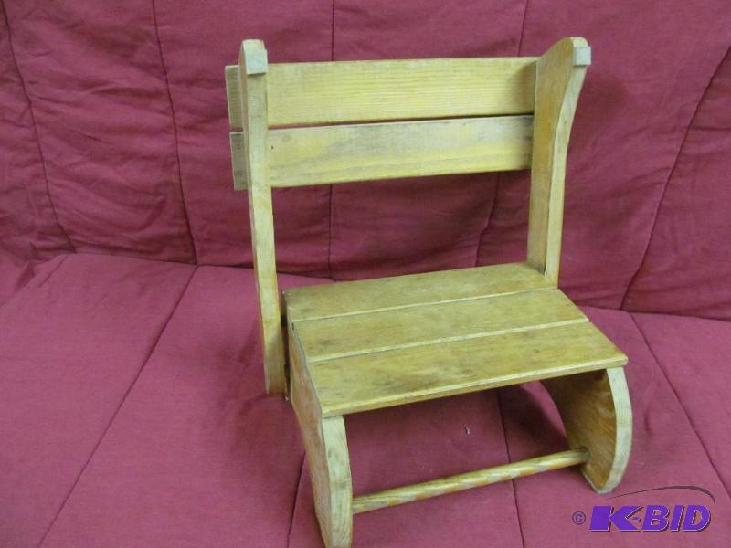 lot 30 image: Childrens Bench