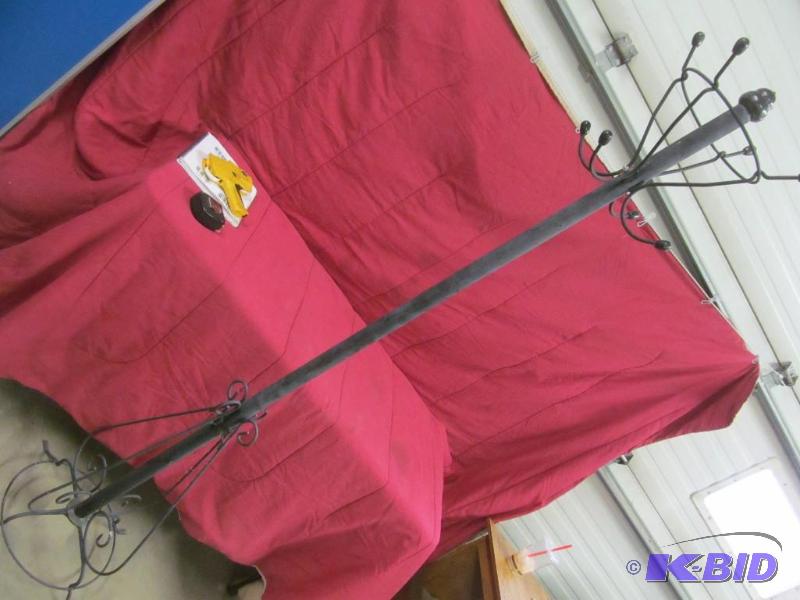 lot 4 image: HatCoat rack