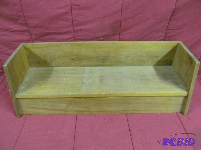 lot 40 image: Shelf