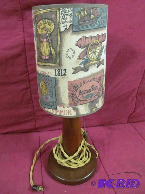 lot 43 image: Lamp