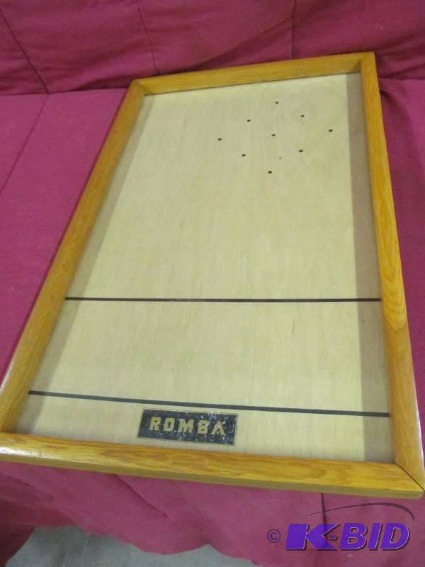 lot 53 image: Decor