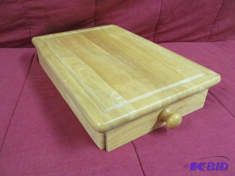 lot 66 image: Knife Drawer