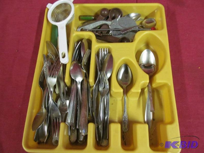 lot 78 image: Flatware