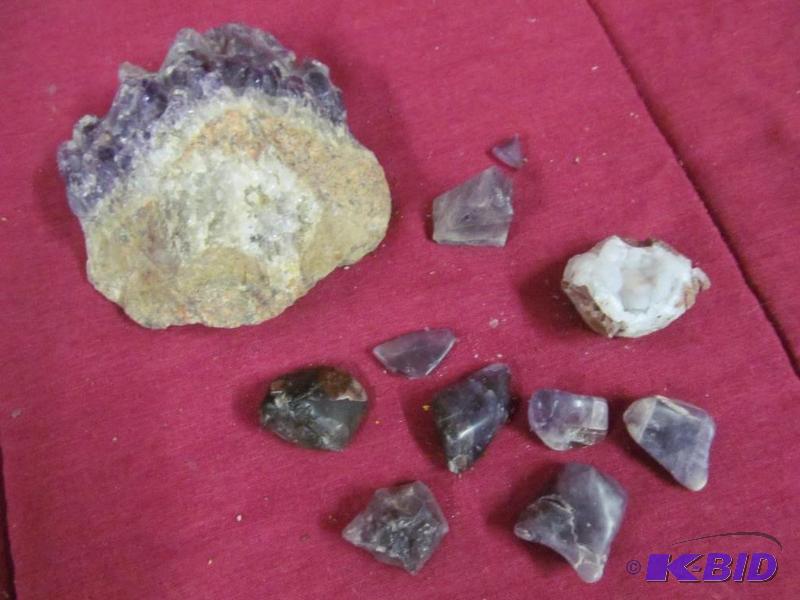 lot 81 image: Amethyst rocks