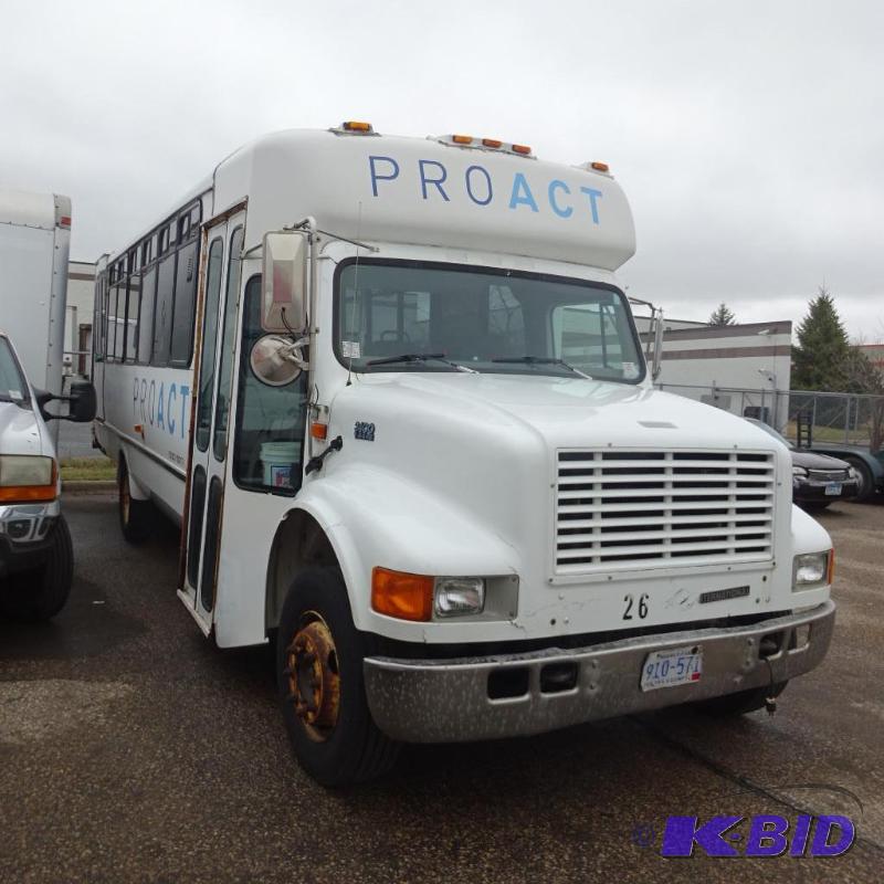 2001 International 3400 passenger bus. T444E ... | K & C Auctions Eagan ...