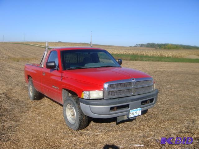 lot 1 image: 1997 Dodge 34 Ton Pickup Truck