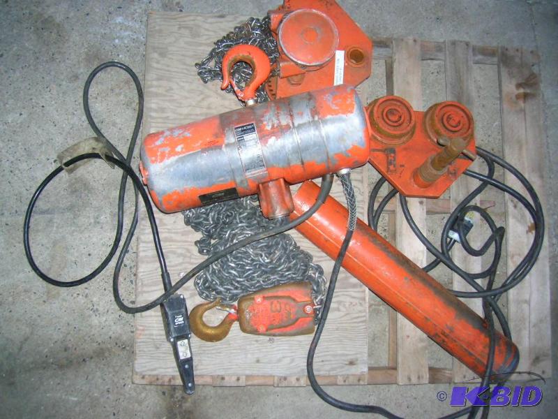 lot 10 image: 3 Ton Electric Chain Hoist
