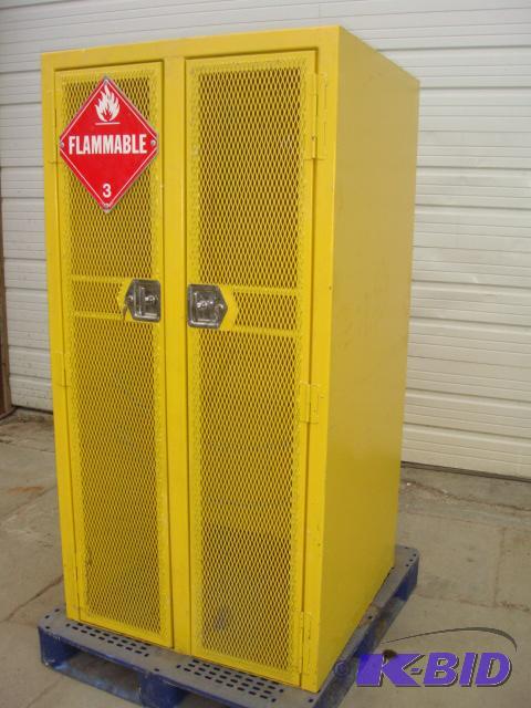 lot 103 image: Safety Cabinet