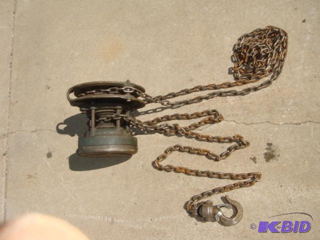 lot 117 image: Yale 12 Ton Manual Chain Hoist