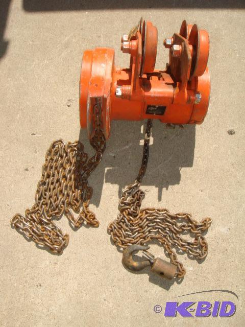 lot 119 image: CM 12 Ton Manual Chain Hoist