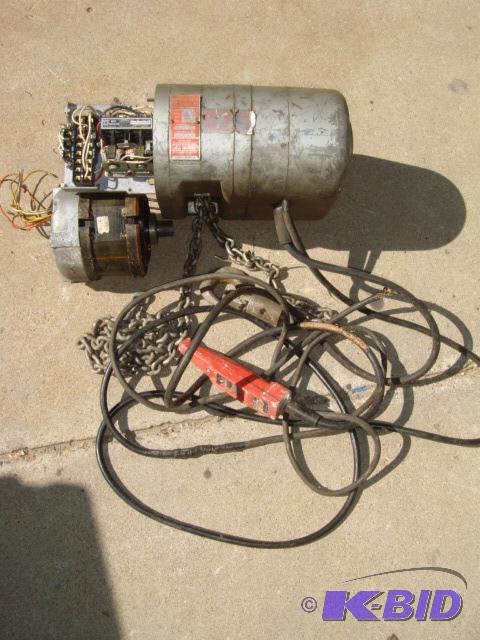 lot 122 image: CM  ton Electric Chain Hoist