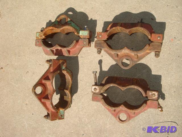 lot 124 image: Lot of 4 Heavy Duty Pipe Clamps