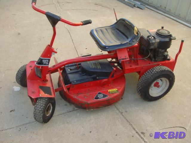 lot 125 image: Snapper Riding Mower