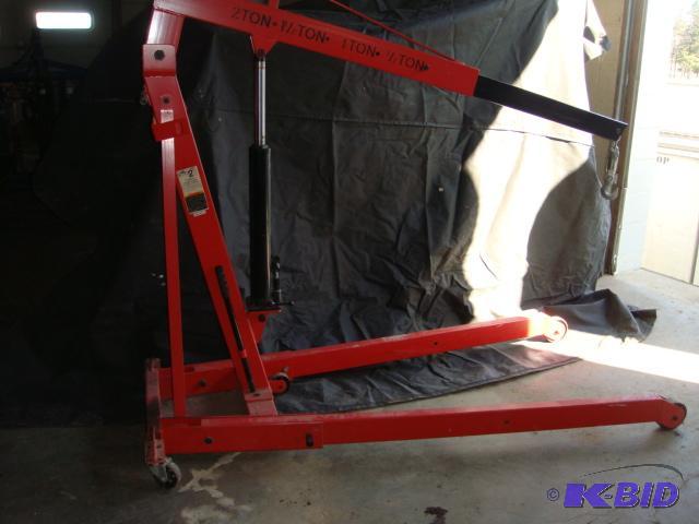 lot 16 image: 2 Ton Floor Crane