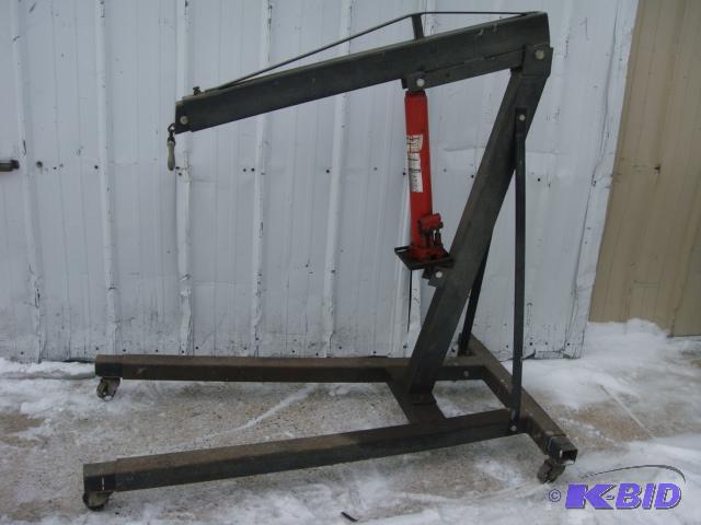 lot 18 image: 1 Ton Floor Crane