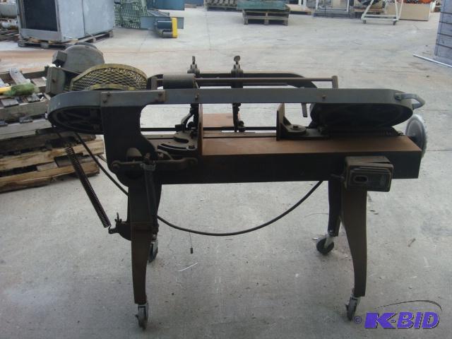 lot 24 image: Vintage Band Saw