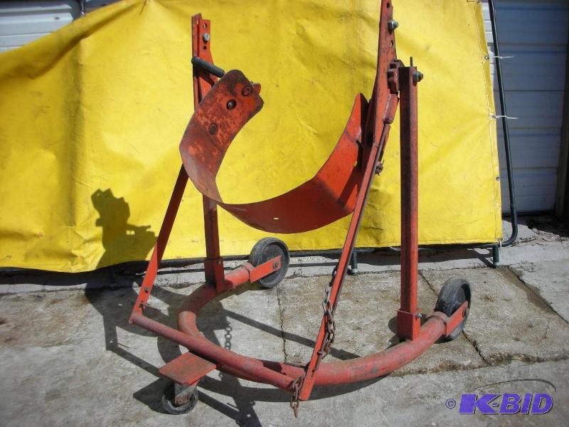lot 25 image: Wheeled Barrel Cart